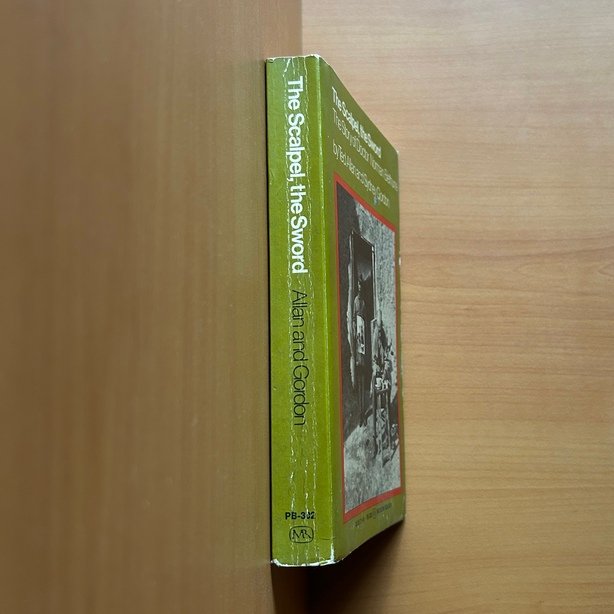 The Scalpel, the Sword: The Story of Dr. Norman Bethune - Ted Allan & Sydney Gordon - Image 2